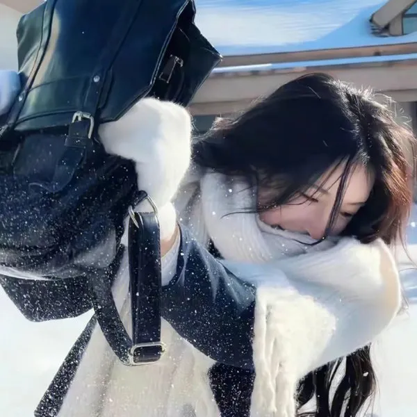 大尺度复仇惊悚《假面女郎》无删减版在线：容貌焦虑逼疯普通女孩，整容杀人走上绝路