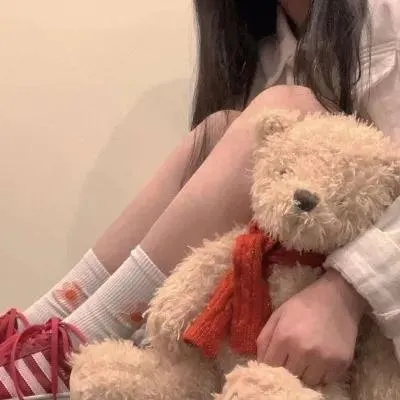 丧尸废土爽片《请叫我英雄》漫改电影高清：窝囊废宅男在丧尸末日里的硬核求生之路